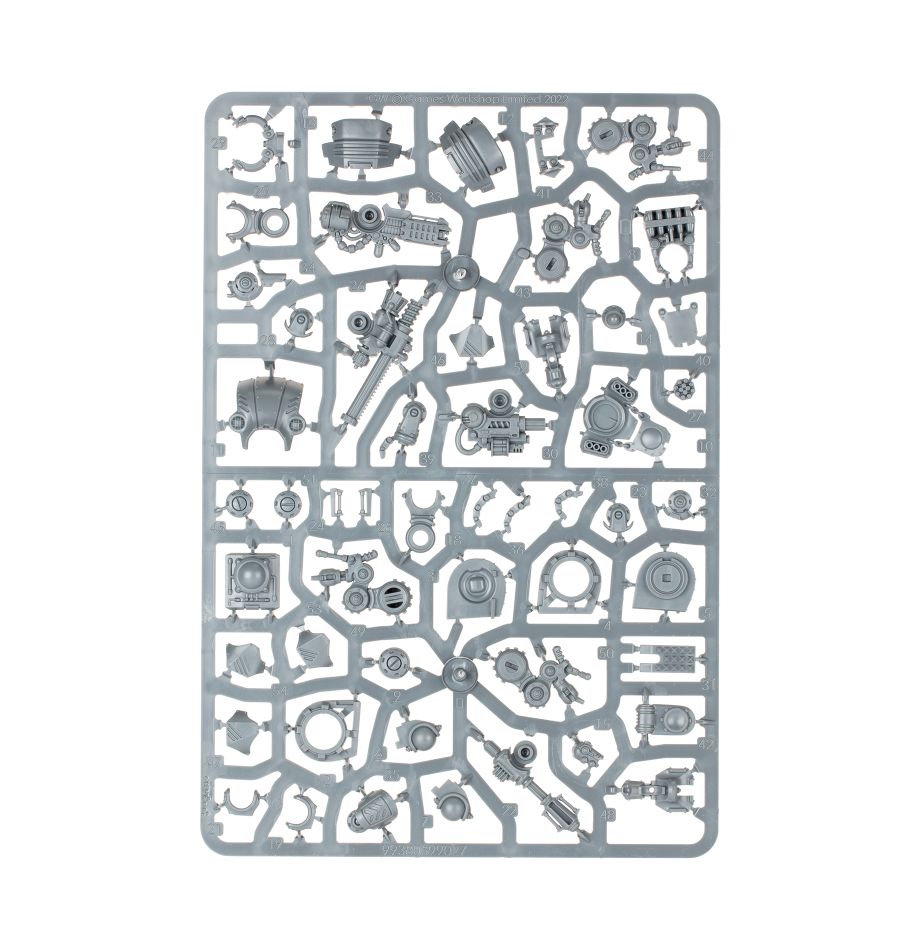 Detail zbraně namontované na pravém rameni modelu