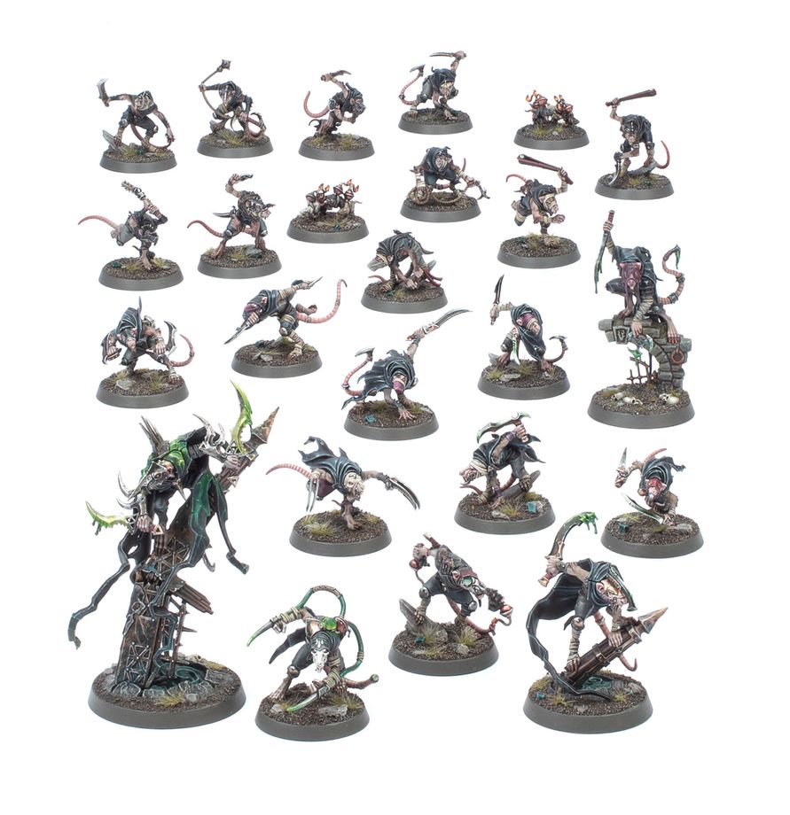 Cities of Sigmar and Skaven forces facing each other in the ruins of the City of Ash