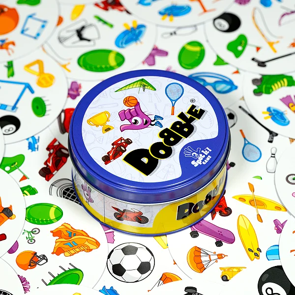Players pointing at cards with symbols