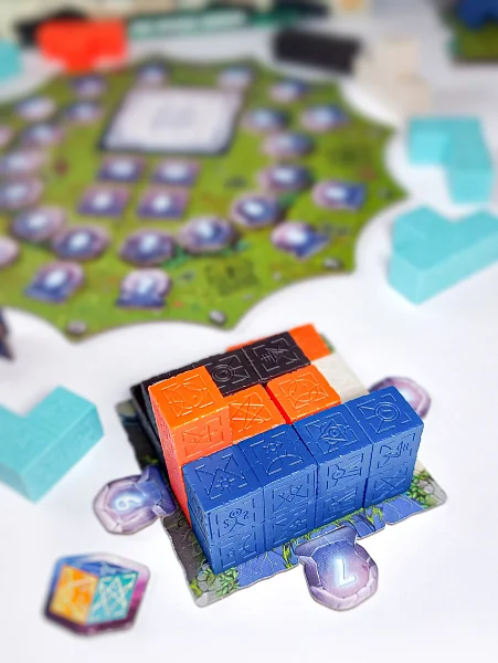 MONOLYTH strategy game box